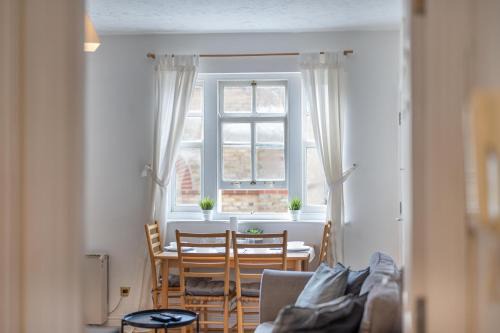 Stansted Airport & Bishops Stortford Town Centre Professional Apartment
