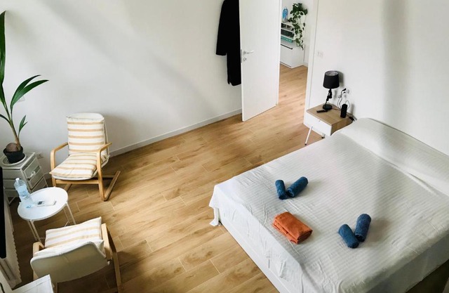Stanza e bagno privato, idromassaggio con extra fee, in appartamento