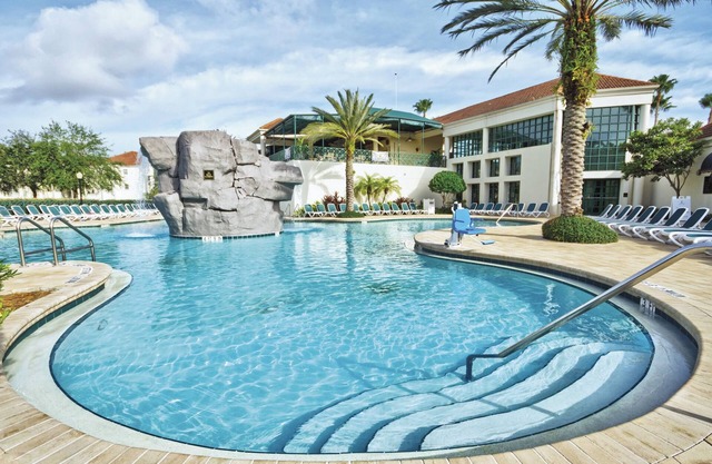 Star Island Resort -2 BR Deluxe Suite. Putting Green, Fishing, Pool, Pickleball!
