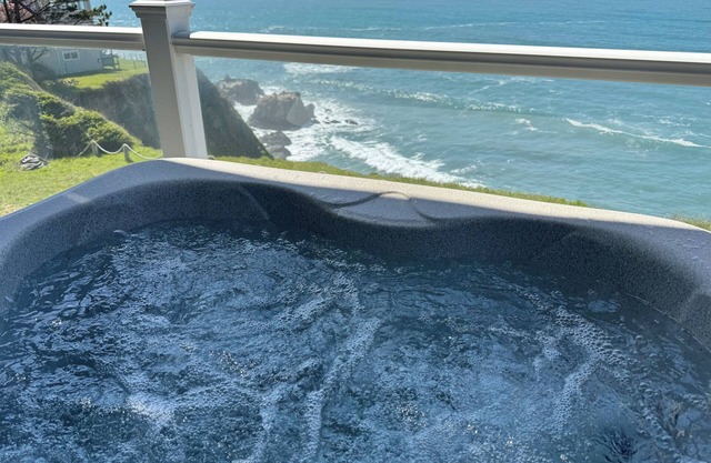 Spyglass by OceanviewHotTubs Oceanfront Tesla charging Shelter Cove