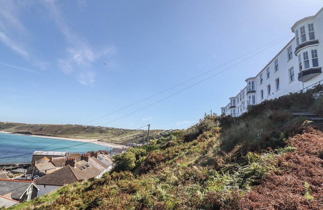 STARFISH, pet friendly, country holiday cottage in Sennen Cove