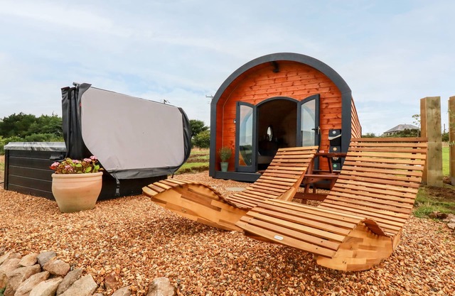 STARGAZE, romantic, character holiday cottage in Ponsanooth