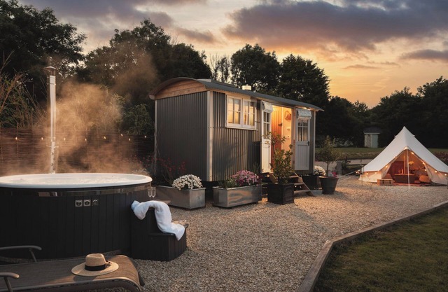 STARGAZER, pet friendly, country holiday cottage in Truro