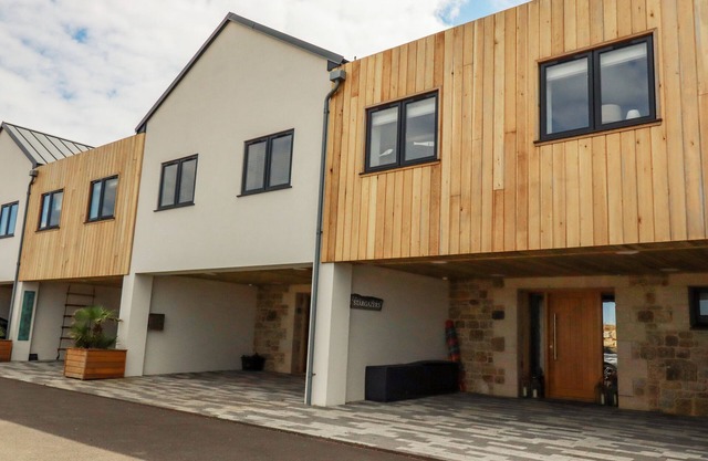 STARGAZERS, pet friendly, country holiday cottage in Sennen