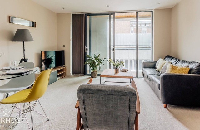 StarHost Residences | Modern Stylish 2 Bedroom Apartment in Guildford