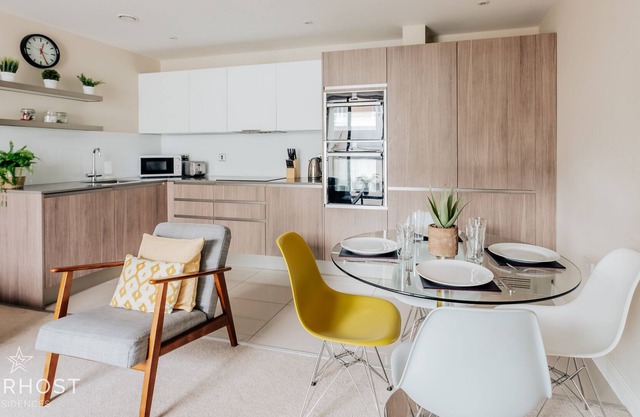 StarHost Residences | Modern Spacious 2 Bed Apartment in the Centre of Guildford