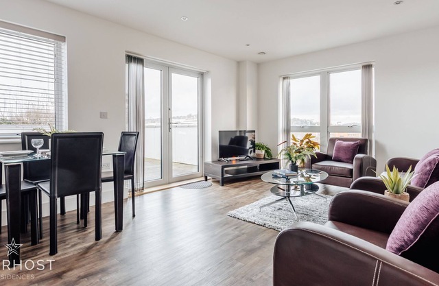StarHost Residences | Spacious 2 bedroom apartment in Guildford centre