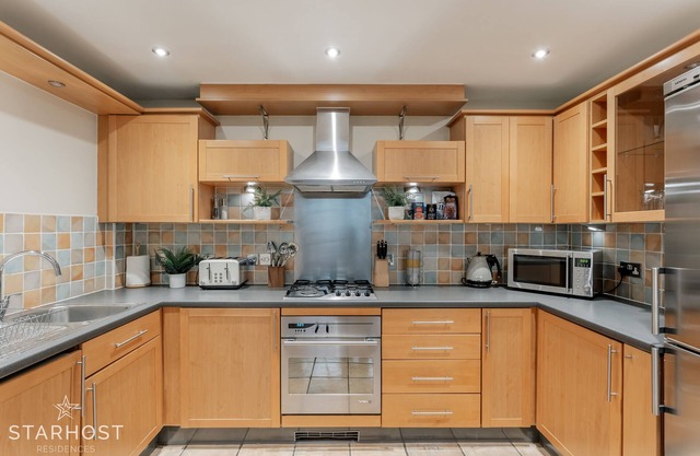 Modern 2 bedroom apartment at Imperial Court, Newbury
