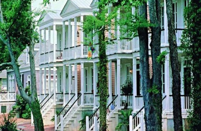 Walk to games!! Location and Luxury bedding for a great MSU stay 2BR-2BA