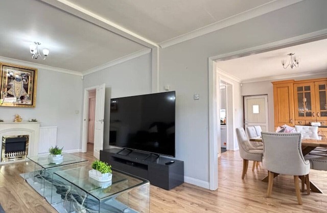 Starling House – 3BR near Heathrow, London(No Service Fee)