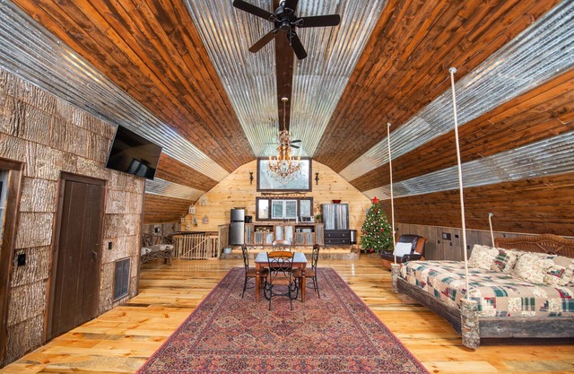 The Barn 15+ acres, lit king size, ruisseau de truite de plus de 1000 ft, sentiers de randonnée