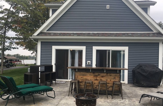 Nouveau!! Lakehouse construit sur mesure avec une vue magnifique et relaxant!