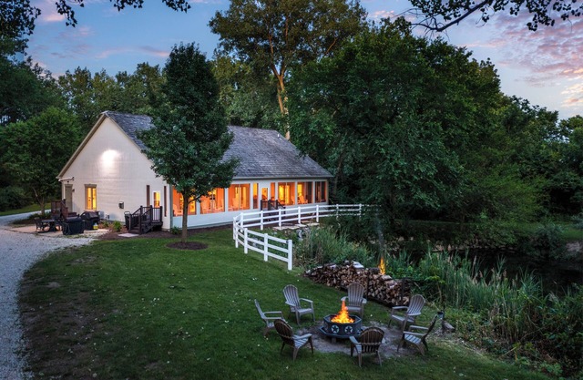 Starved Rock Retreat - Private, Gated, 5 min from State Parks!