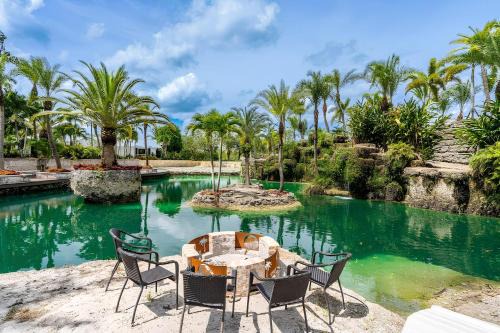 State-of-the-art Oasis House Stunning Garden Miami