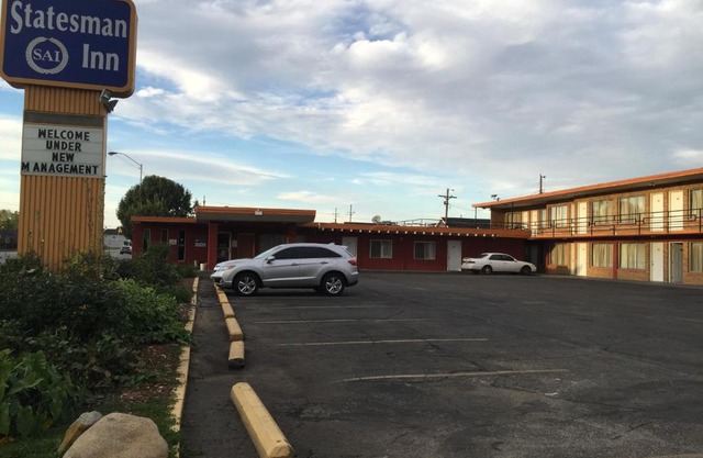 Statesman Inn