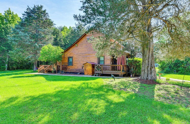 Statesville Cottage w/ Gas Grill Near Union Grove!