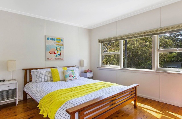 Stroll to beach, pet friendly, late check out*
