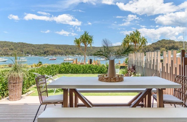 Waterfront apartment, *4pm check out*