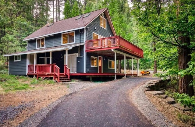 Stay at 4K – Modern Forest Cabin w/Deck, Firepit & EV Charging in Arnold.