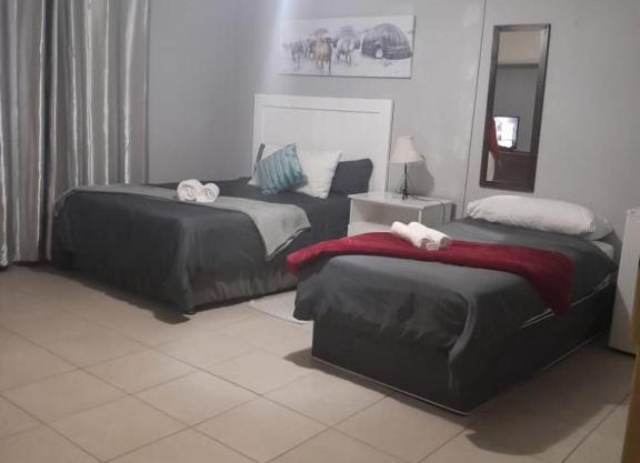 Stay at Home Airport Lodge