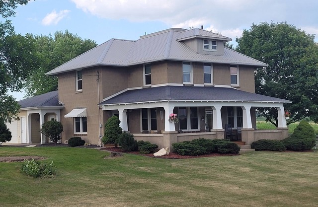 Stay at our recently renovated, beautiful, rural Iowa Farmhouse