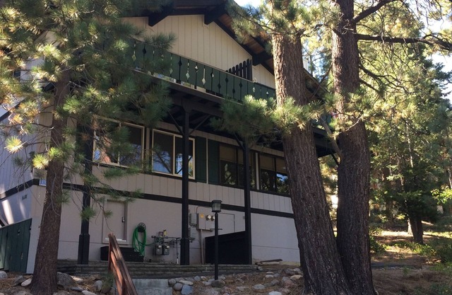 Chalet de montagne - à quelques minutes des pistes de ski et des plages - pour 10 personnes!