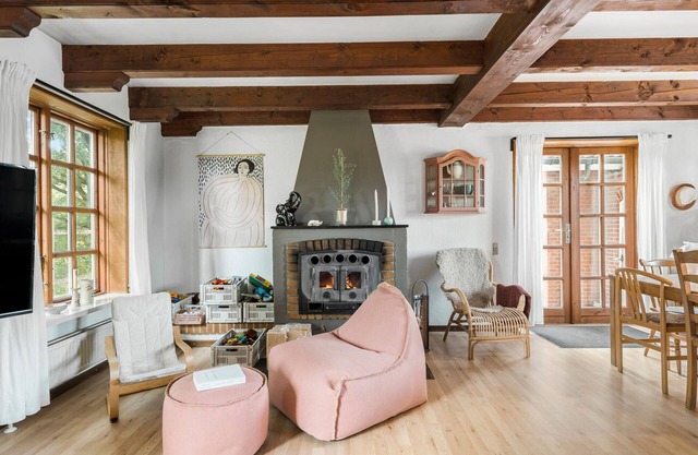 Stay by the Limfjord in this large and very well-equipped holiday home.