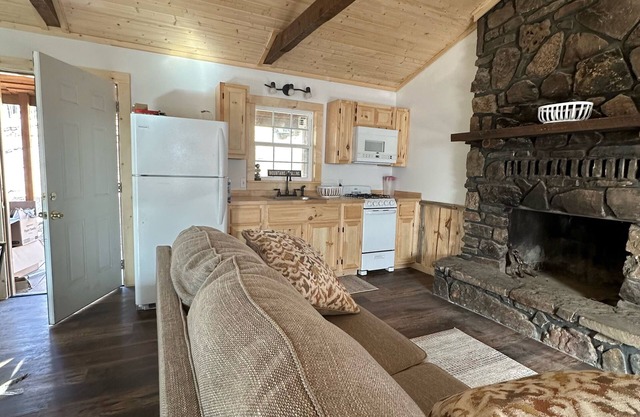 Stay comfortable for 6 in the beauty of the Ozarks and the heart of adventures