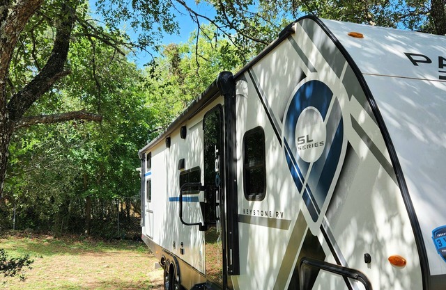 Single, Couple, bring the kids, Lake access, near Austin and Lakeway