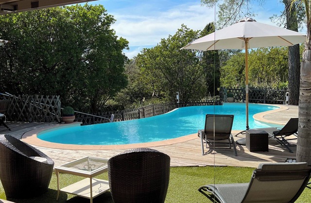 Villa au calme avec piscine à débordement, Spa et vaste Pool house