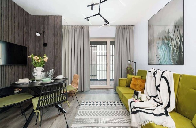 WAW - Flisac Apar... · Stay in a unique apartment in the heart of Warsaw