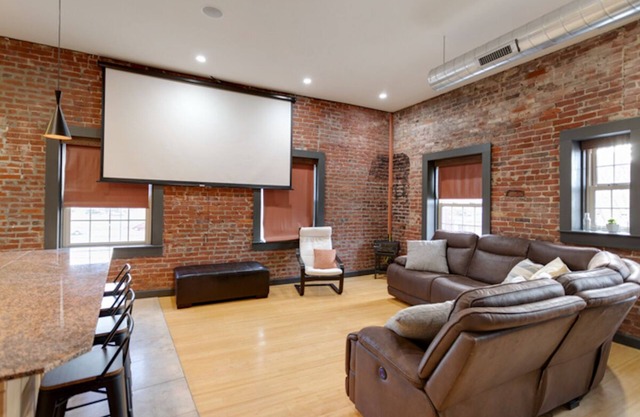 Stay in Evansville's First Veterinary Hospital - Sleeps 12 - Rooftop Deck!