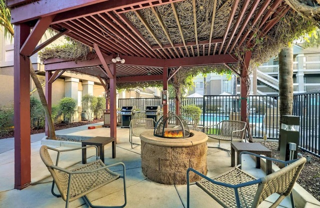 Stay In great Shape! Minutes to Levi's Stadium, w/ Outdoor Pool