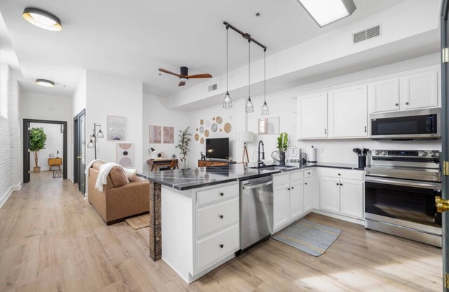 Stay in heart of Johnson City * Urban Loft *