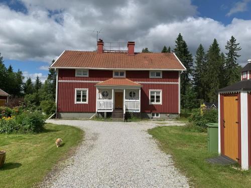 Stay in Skogmästarvillan Hear the roar of the Vindelälven river