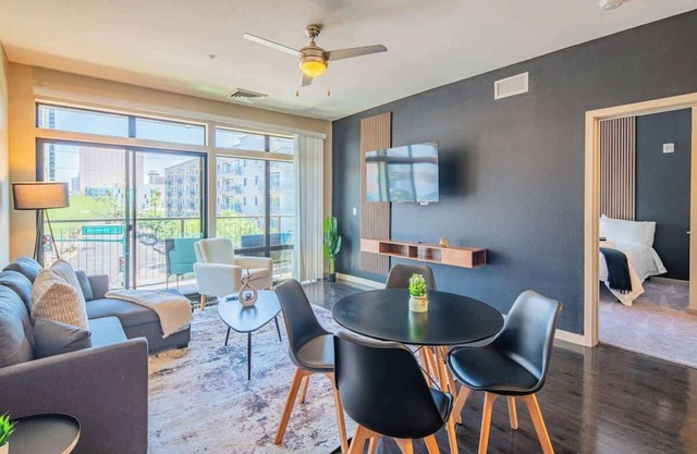 Unique 1BD | DT PHX | Parking+Gym+Pool | Sleeps 6