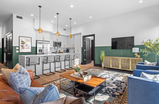 Stay Near French Quarter – Stylish Suites with Rooftop Amenities!
