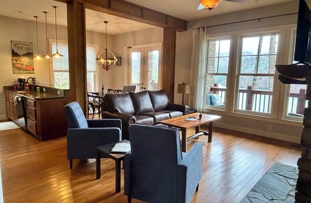 New listing going fast! Charming 2-bedroom condo Bear Lake Reserve Lake Club