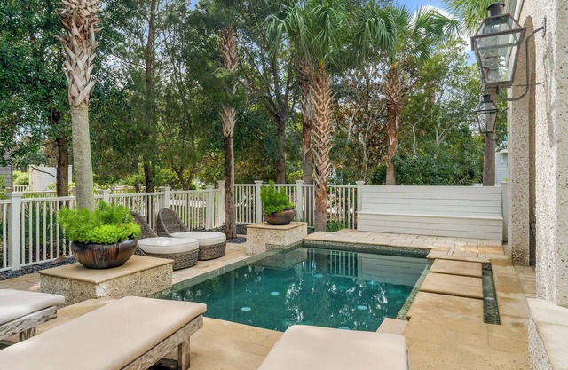 Stay on 30A: Water and Wine Private Beach- Bikes!