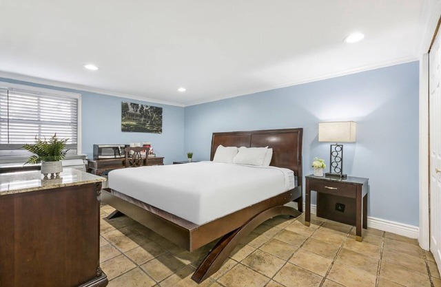Charming Room Ideal for a Quick Business Trip