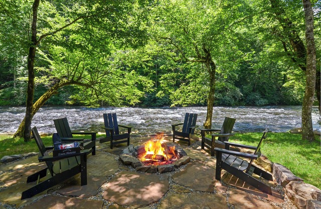 Luxury home right on the Nantahala River, Bryson city NC.
