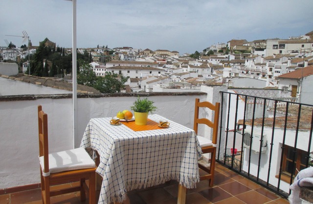 Maison de ville avec piscine commune et terrasse privée sur le toit plus WIFI