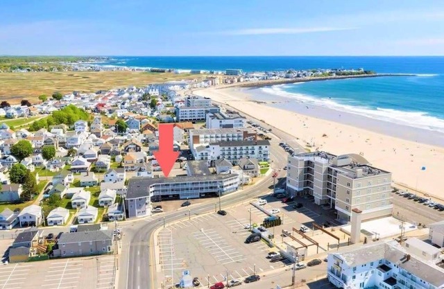 Rising Tides | Steps to Beach | Parking | A/C