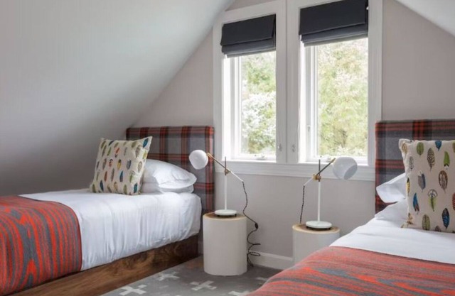 Stay Steps from It All – Trails, Restaurants & Shops from This Cozy Lodge