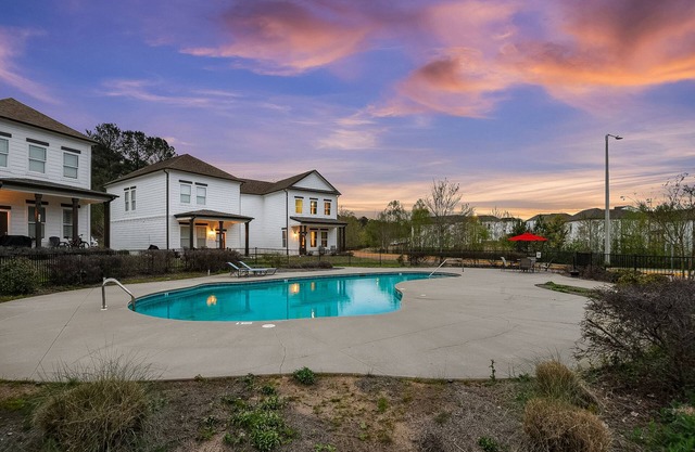 Luxe 2-Home Property|Free Shuttle to Ole Miss|Pool
