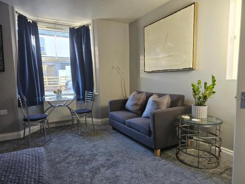 Stay Zen Apartments - Free Parking & Private Garden Ground Floor Central Woking - Business & Leisure