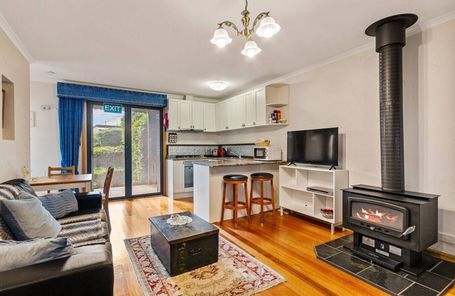 StayAU Bayview Candlewick Suite SPA in Dandenong