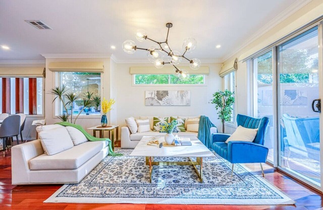 StayAU Pakenham Townhouse with Lakeview