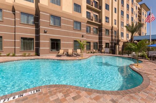 Staybridge Suites Orlando at SeaWorld by IHG - Free Parking & Shuttle to Seaworld Parks