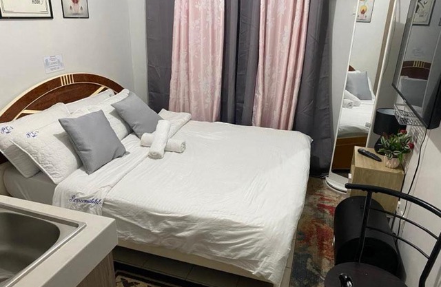 Staycation room at Deca Homes Tower Mandaluyong